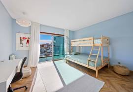 Refurbished 3 + 1 Bedroom Apartment in Rio Park Residence Condominium | Panoramic View of the Arade River – Portimão