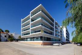 Refurbished 3 + 1 Bedroom Apartment in Rio Park Residence Condominium | Panoramic View of the Arade River – Portimão