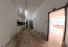 Store for Rent in the Center of Portimão