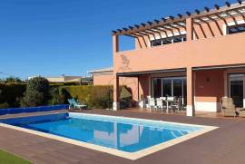 Luxury Single‑Storey 4‑Bedroom Villa with Private Pool - Portimão
