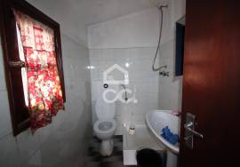 1 bedroom villa in a town just a few minutes from the city center.