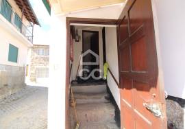 1 bedroom villa in a town just a few minutes from the city center.