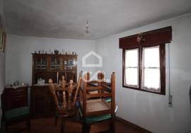 1 bedroom villa in a town just a few minutes from the city center.