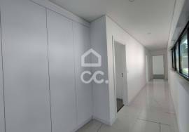 Villa V3 + 1 single tand rein of modern lines