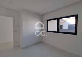 Villa V3 + 1 single tand rein of modern lines