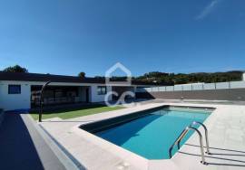 Villa V3 + 1 single tand rein of modern lines