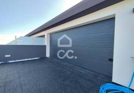 Villa V3 + 1 single tand rein of modern lines