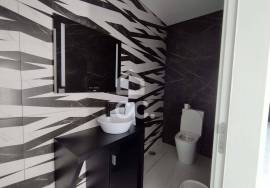 Villa V3 + 1 single tand rein of modern lines