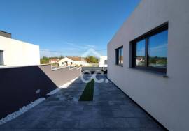 Villa V3 + 1 single tand rein of modern lines