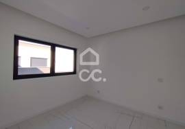 Villa V3 + 1 single tand rein of modern lines