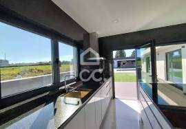 Villa V3 + 1 single tand rein of modern lines