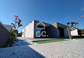 Villa V3 + 1 single tand rein of modern lines