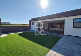 Villa V3 + 1 single tand rein of modern lines