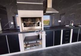 Villa V3 + 1 single tand rein of modern lines