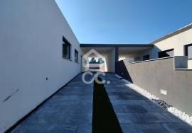 Villa V3 + 1 single tand rein of modern lines