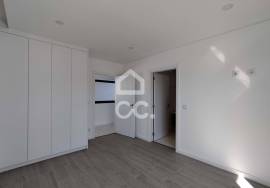 Villa V3 + 1 single tand rein of modern lines