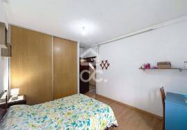 Detached house with four bedrooms, patio, garage, on the outskirts of the city