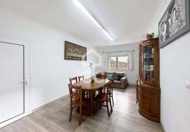 Detached house with four bedrooms, patio, garage, on the outskirts of the city