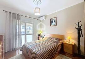 Detached house with four bedrooms, patio, garage, on the outskirts of the city