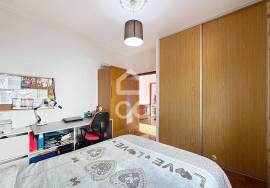 Detached house with four bedrooms, patio, garage, on the outskirts of the city