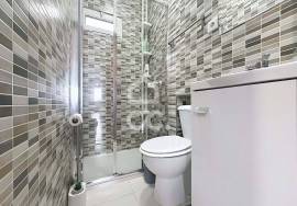 Detached house with four bedrooms, patio, garage, on the outskirts of the city