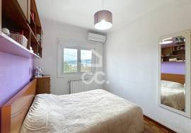 Detached house with four bedrooms, patio, garage, on the outskirts of the city