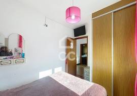 Detached house with four bedrooms, patio, garage, on the outskirts of the city