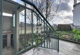 Detached house with four bedrooms, patio, garage, on the outskirts of the city