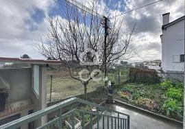 Detached house with four bedrooms, patio, garage, on the outskirts of the city