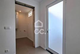 Fully renovated 2 bedroom villa