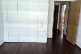 2 Bedroom Apartment with Balcony and Garage – Creixomil, Guimarães