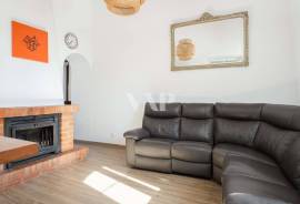 Traditional Villa with 6 Bedrooms, Pool and Land of 6,431m² in Boliqueime