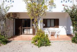 Traditional Villa with 6 Bedrooms, Pool and Land of 6,431m² in Boliqueime