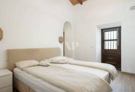 Traditional Villa with 6 Bedrooms, Pool and Land of 6,431m² in Boliqueime