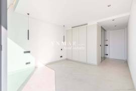 Luxury 4-Bedroom Villa with Panoramic Views over Funchal Bay