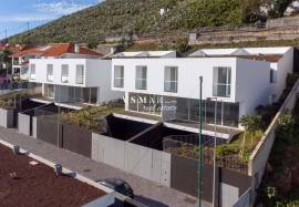 Brand-New 3-Bedroom Villa with 3 Bathrooms in Casa Branca, Funchal
