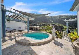 Serene Retreat: Greek-style Home in Madalena do Mar