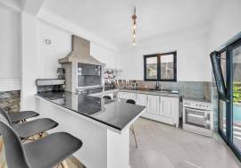 Serene Retreat: Greek-style Home in Madalena do Mar