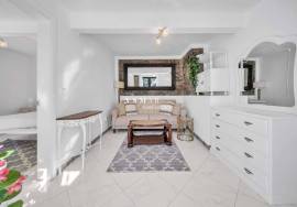 Serene Retreat: Greek-style Home in Madalena do Mar