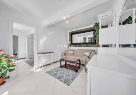 Serene Retreat: Greek-style Home in Madalena do Mar