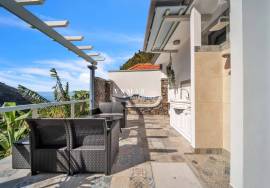 Serene Retreat: Greek-style Home in Madalena do Mar