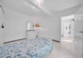 Serene Retreat: Greek-style Home in Madalena do Mar