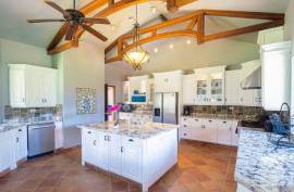 Luxuriously Chic With Amazing Ocean Views Luxuriously Chic With Amazing Ocean Views