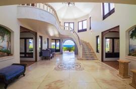 Luxuriously Chic With Amazing Ocean Views Luxuriously Chic With Amazing Ocean Views