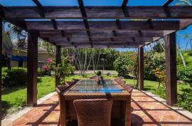 Luxuriously Chic With Amazing Ocean Views Luxuriously Chic With Amazing Ocean Views