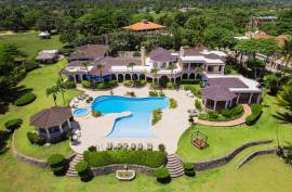 Luxuriously Chic With Amazing Ocean Views