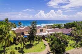 Luxuriously Chic With Amazing Ocean Views Luxuriously Chic With Amazing Ocean Views