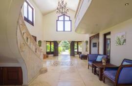 Luxuriously Chic With Amazing Ocean Views Luxuriously Chic With Amazing Ocean Views