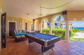 Luxuriously Chic With Amazing Ocean Views Luxuriously Chic With Amazing Ocean Views