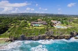 Luxuriously Chic With Amazing Ocean Views Luxuriously Chic With Amazing Ocean Views